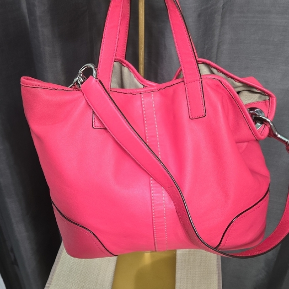 V-DAY SALE! Coach Bold Pink Shoulder Bag EUC - Picture 2 of 16